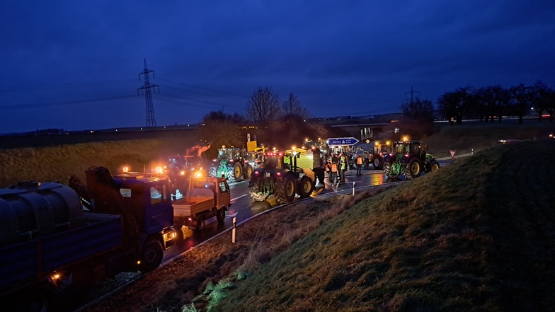 Bauernprotest an der A4-Zufahrt Uhyst im Landkreis Bautzen.