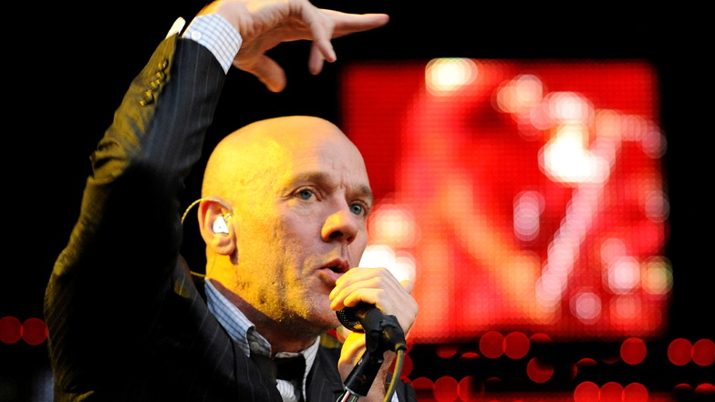 Michael Stipe 2008 beim Konzert von R.E.M. bei den Dresdner Filmnächten. Inzwischen hat sich der Sänger aus dem Musikgeschäft zurückgezogen.