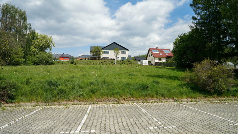 Neben dem unbebauten Grundstück am Raschaer hat der Investor auch einen Teil des angrenzenden Parkplatzes gekauft.