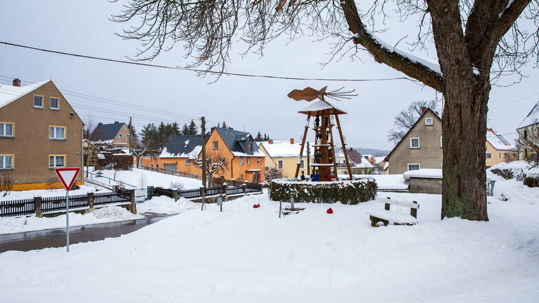 Der Schnee in Dorfhain sorgt derzeit für eine Pause bei den Tiefbauarbeiten zum Breitbandausbau.