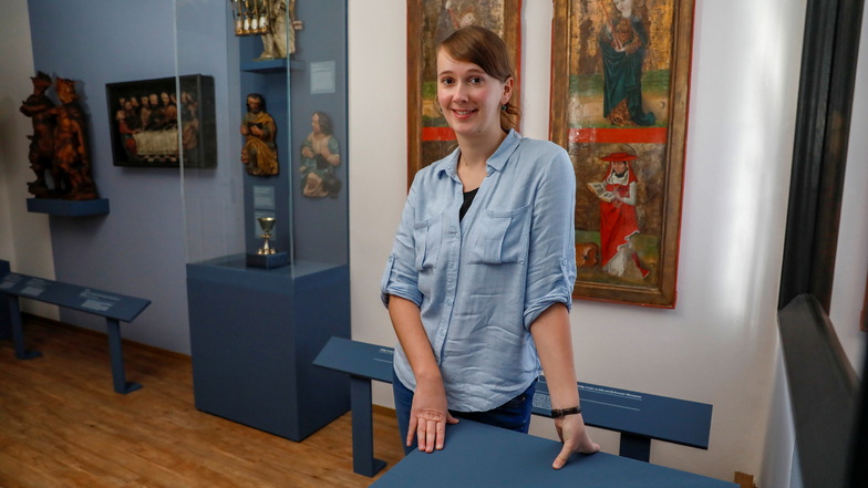 Anja Hirschberg leitet das Damastmuseum in Großschönau, das seit Juli wieder geöffnet hat.