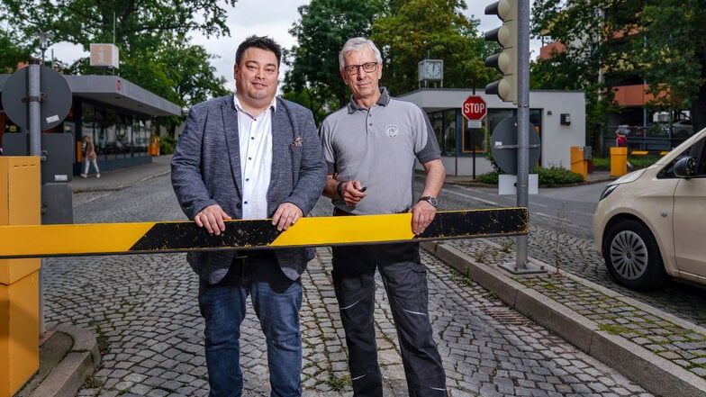 Frank Ohi, der kaufmännische Vorstand des Uniklinkums (l.) , und Andreas Springer, der Objektverantwortliche des Sicherheitsdienstes.