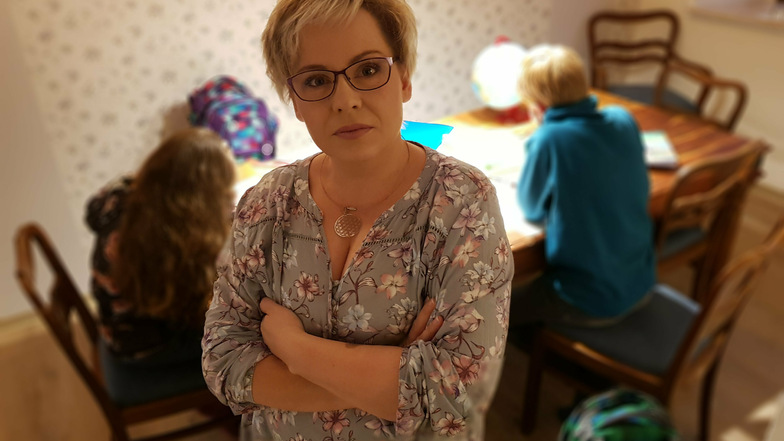 Anja Erichsen aus Glaubnitz bei Panschwitz-Kuckau ärgert sich, dass sie den Corona-Kindergeldbonus für ihre beiden Kinder mit ihrem Ex-Mann teilen muss .