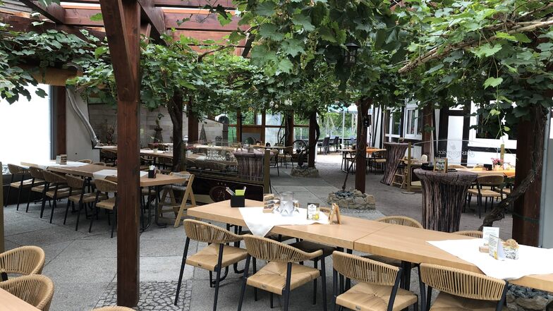 Biergarten mit schattigen Plätzen unter Platanen: Im Bürgergarten Döbeln kann man herrlich den Sommer und das Leben genießen. Und am Wochenende gibt's Kultur, live und open air.