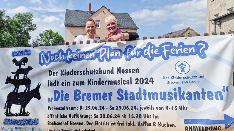 Silke Werthschitz (l.) und Marie-Luise Heidrich suchen kleine Künstler für ein Kindermusical in Nossen.