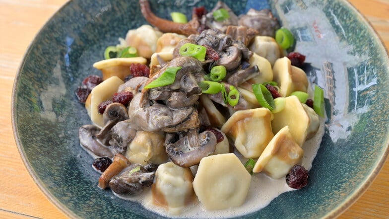 Im "Nu" gibt's unter anderem gestreifte Pelmeni mit Wild-Füllung, serviert mit Pilzragout und Cranberrys.