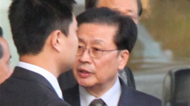 Jang Song Thaek (r.), die graue Eminenz Nordkoreas, wurde von seinem Neffen Kim Jong Un entmachtet.