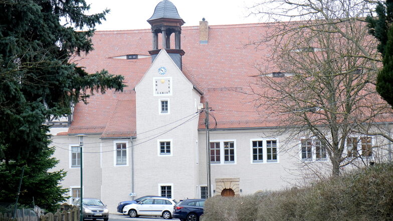 Hinter den Türen des Klipphausener Gemeindeamtes wurde in einer Sondersitzung Ende März der Haushalt 2024 beschlossen.