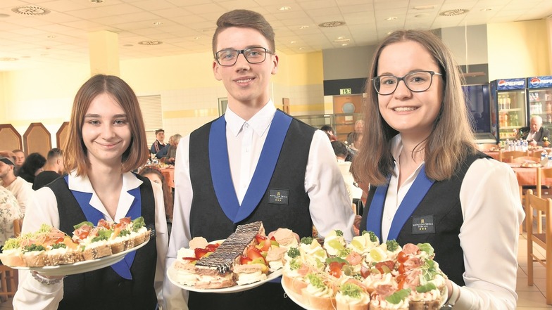 Die Wochen der tschechischen Küche sind eröffnet. Barbara Vasickova, Michal Zelenicky und Veronika Perlova (v.l.) werden ein Praktikum im Osterzgebirge absolvieren.