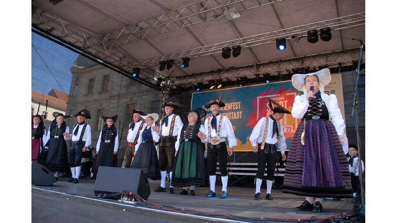 Die Trachtengruppe des Öhringer Heimatvereins hatte ihren Stadtfestauftritt in Großenhain am Sonnabend.