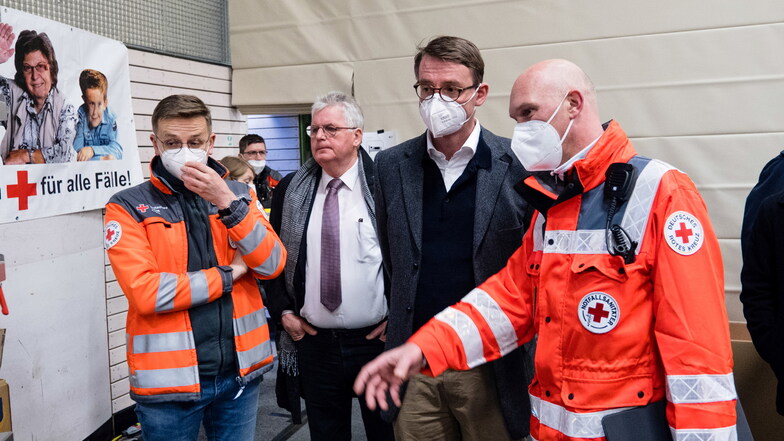 Sachsens Innenminister Roland Wöller (2. v. rechts) informierte sich in der vergangenen Woche über die Lage in Görlitz.