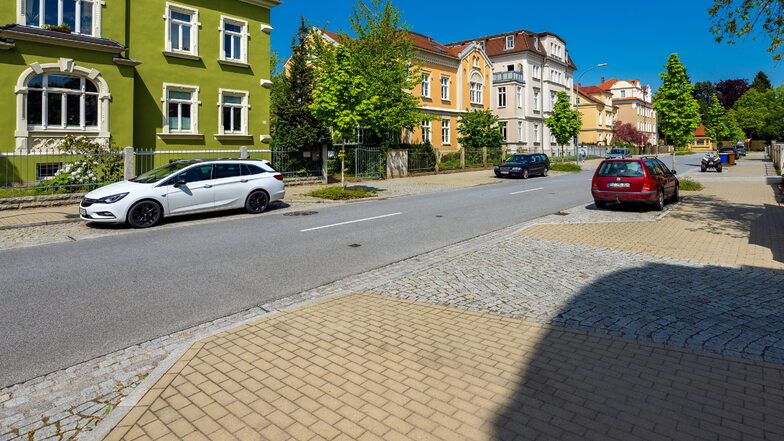 Die Taucherstraße sehen die Bautzener Stadtbegrüner als Negativbeispiel für eine erst vor wenigen Jahren sanierte Straße. Auch große Flächen des Gehweges wurden versiegelt.
