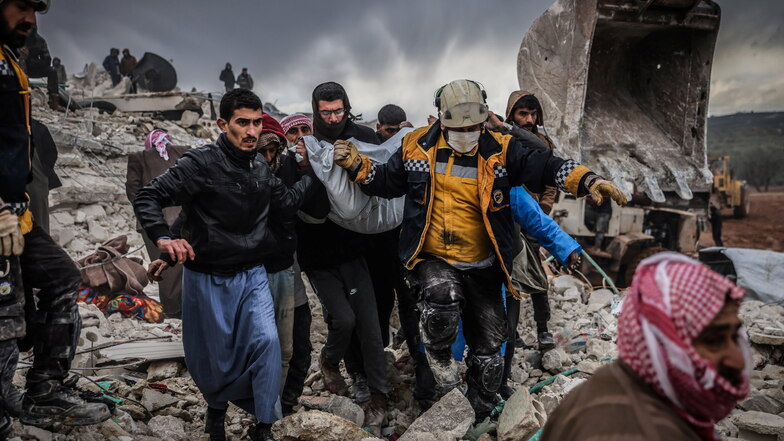 Erdbeben in Türkei und Syrien: Mehr als 5.000 Todesopfer
