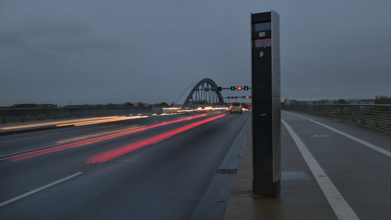 Ab 1. November kann nachts auf der Waldschlößchenbrücke wieder schneller gefahren werden.