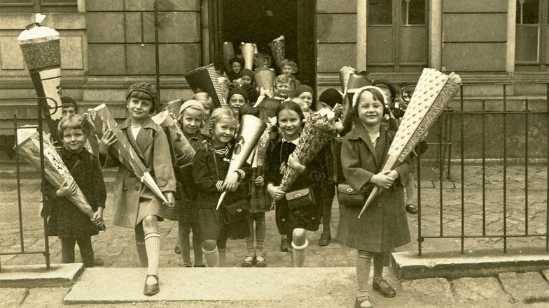 Schuleingang anno 1932: Die Zuckertüte war in Sachsen schon seit dem 19. Jahrhundert Brauch.