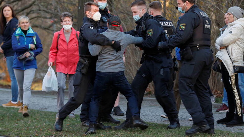 Nur im absoluten Ausnahmefall hat die Polizei bei den Ringspaziergängen in Zittau Gewalt angewendet.