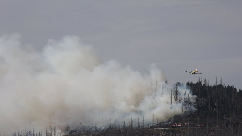 Waldbrand am Brocken breitet sich aus - rund 500 Menschen in Sicherheit gebracht