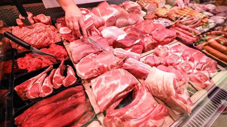 Viele Deutsche würden mehr Geld für Fleisch ausgeben, wenn es aus besserer Tierhaltung stammen würde.