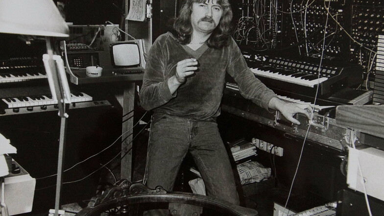 Reinhard Lakomy mit dem legendären Moog-Synthesizer, der einst Mick Jagger, dann Tangerine Dream gehört hatte.