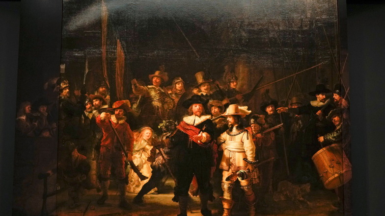 Zum ersten Mal seit über 300 Jahren ist Rembrandts berühmtes Meisterwerk "Die Nachtwache" wieder vollständig zu sehen.