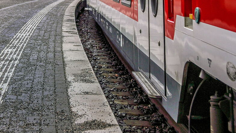Je nach Stelle, ist die Lücke zwischen Zug und Bahnsteig am Bischofsplatz über 40 Zentimeter groß.