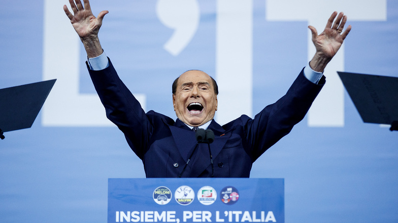 Silvio Berlusconi, Präsident der Partei Forza Italia, bei einem Wahlkampf-Auftritt: In Italien finden am Sonntag Parlamentswahlen statt.
