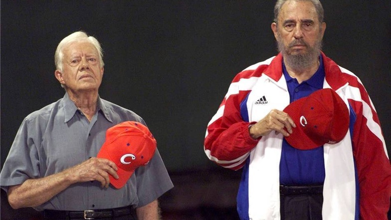 2002: Der frühere US-Präsident Jimmy zu Gast im Baseballstadion von Havanna.