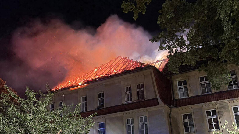 Feuerwehr und Rettungsdienste konnten das Schlimmste verhindern, als es Ende August im Bautzener Osten brannte. André Schulze wohnte direkt unterm Dach.