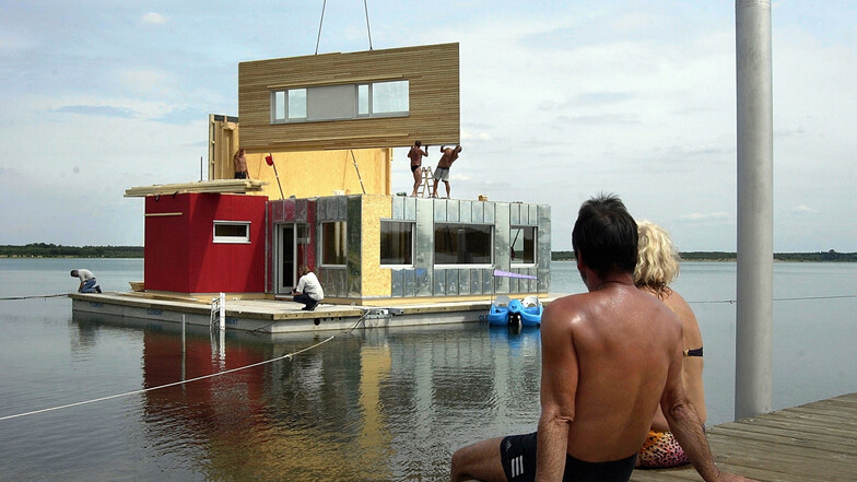 Der Bau schwimmender Häuser war eine Vision für die Lausitz, die längst Wirklichkeit geworden ist.