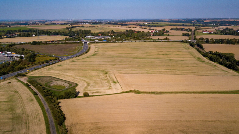 Das 17 Hektar große Gelände von Karls in Döbeln. Rechts im Bild führt die Eisenbahnlinie Riesa-Chemnitz an dem Areal vorbei.