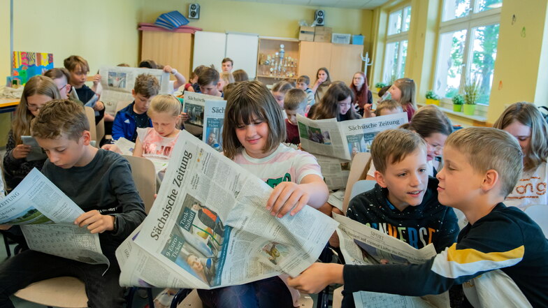 In der 1. Grundschule Großenhain ist Zeitungsschau. Aus der vierten Klasse lesen Noel, Laura, Damian und Oskar bei "Schüler und Zeitung", was sie interessiert.