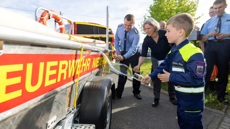Feuerwehr in Niederlommatzsch stellt "Nielo-Echse" in den Dienst