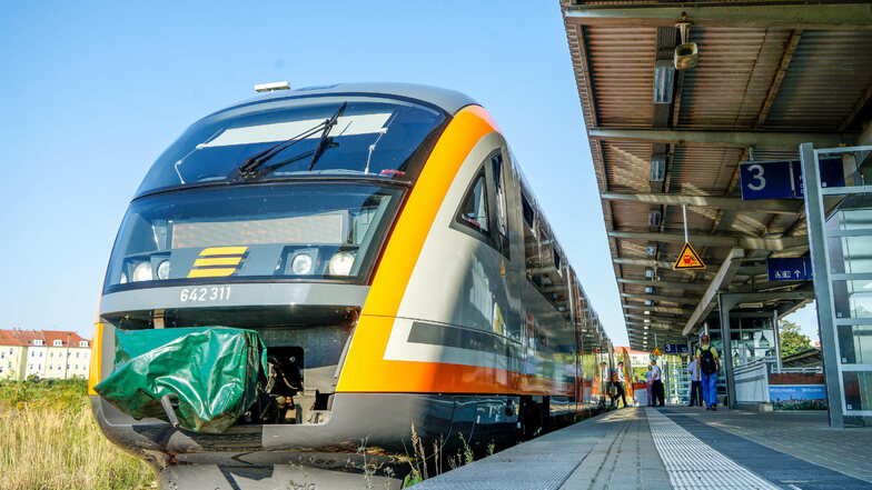 Zwei neue Fahrzeuge vom Typ Desiro werden künftig auf der Bahnstrecke zwischen Bischofswerda und Görlitz im Einsatz sein. Sie bieten mehr Sitzplätze.