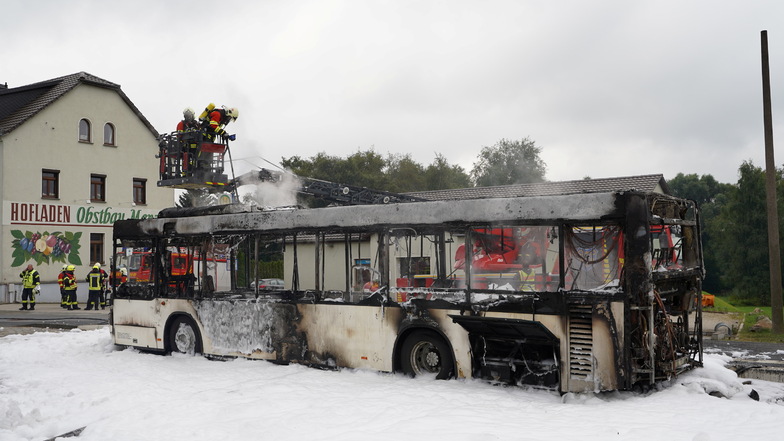 Am 24. August ging in Rammenau ein Linienbus in Flammen auf. Nun ist sich die Polizei sicher über die Ursache.