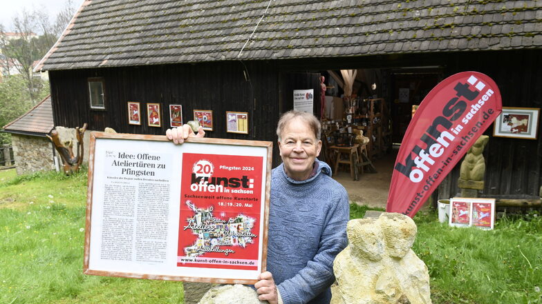 Die Plakate aller Aktionen zu „Kunst: offen in Sachsen“ hat er aufgehoben. Initiator Olaf Klepzig.