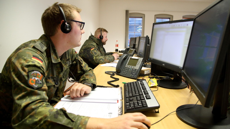 Soldaten der Bundeswehr unterstützen den Landkreis bei der Nachverfolgung von Corona-Kontaktketten. Über die Weihnachtsfeiertage allerdings nicht. Anrufe vom Gesundheitsamt kommen erst wieder danach.