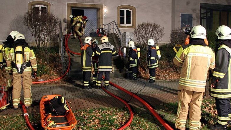 Am Donnerstag kam es gegen 23.40 Uhr zu einem Kellerbrand auf der Heinz-Bongartz-Straße.