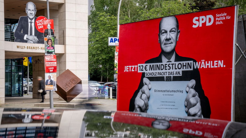 Eines der Wahlplakate (hier im Berlin), mit denen Olaf Scholz bundesweit wirbt.