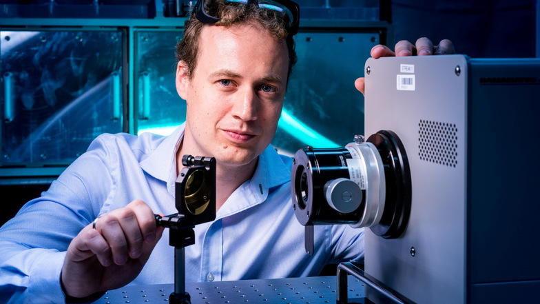 Der Dresdner Physiker Dominik Kraus und sein Team erkunden mit starken Lasern extreme Zustände der Materie, wie sie zum Beispiel im Inneren des Uranus und Neptun herrschen. Mit ganz praktischem Nutzen.