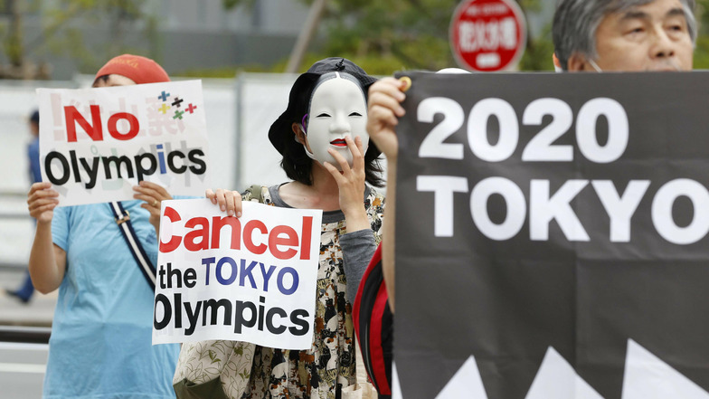 Tokyos Olympische Spiele sind verschoben - einigen Demonstrierenden reicht das nicht.
