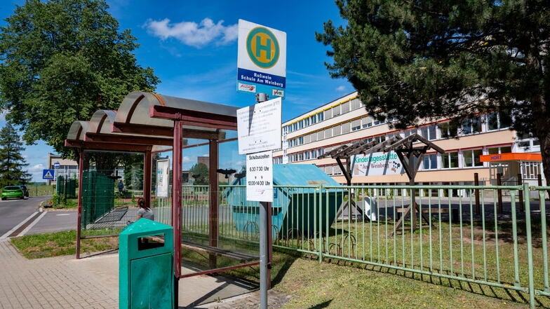 Kurz vor den Sommerferien ist getestet worden, ob der Schulbus weiter unmittelbar vor der Grundschule Am Weinberg in Roßwein halten sollte oder ein anderer Halt günstiger ist.