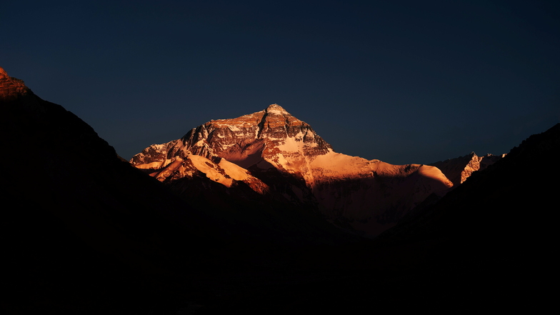 Blick auf den Mount Everest bei Sonnenuntergang
