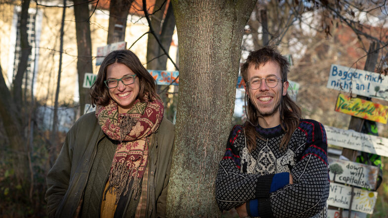 Nia und Micha kennen sich aus dem Hambacher Forst, vom Protest für Klima, Umwelt und Gerechtigkeit. Sie verbringen viel Zeit in Pödelwitz.