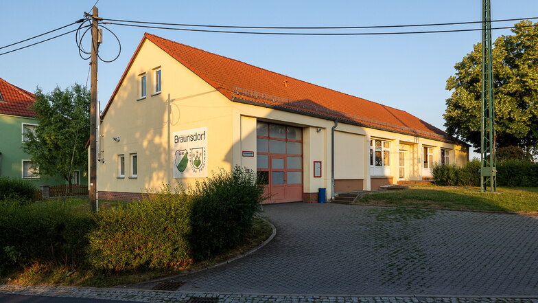 Im Dorfgemeinschaftshaus Braunsdorf wird jetzt gewerkelt. Bis zum Sommer soll es umgebaut sein.
