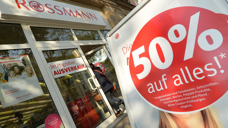 Letztes Jahr schloss die Drogeriekette Rossmann ihre Filiale in der Bahnhofstraße mit einem großen Räumungsverkauf. Seitdem stand das Geschäft leer.
