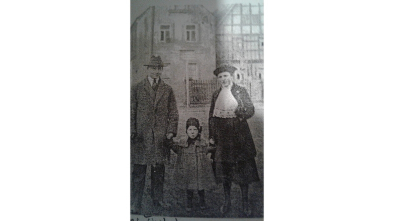 Lang ist es her: Liddy und Hans Fischer mit ihrer Tochter Johanna.
