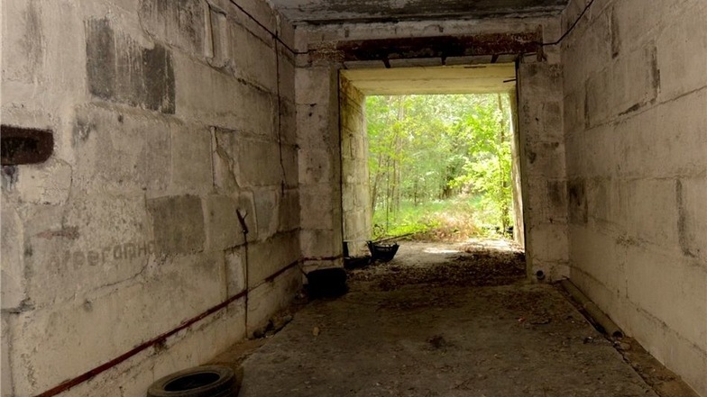 Im Bunker der ehemaligen Funkstation.