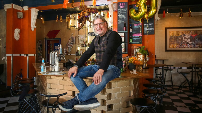 Ferenc Weidel hat gerade das 30-jährige Jubiläum vom Café Europa gefeiert. Seit 26 Jahren betreibt er das Neustadt-Lokal und hat immer noch nicht genug.