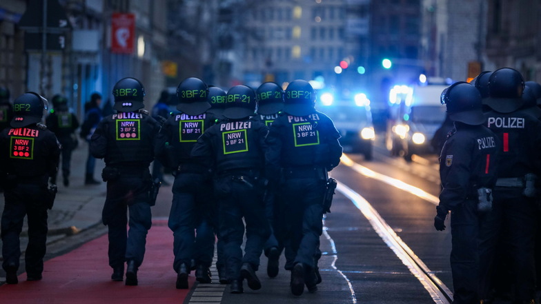 Knapp 1.900 Polizisten waren am Samstag in Dresden im Einsatz.