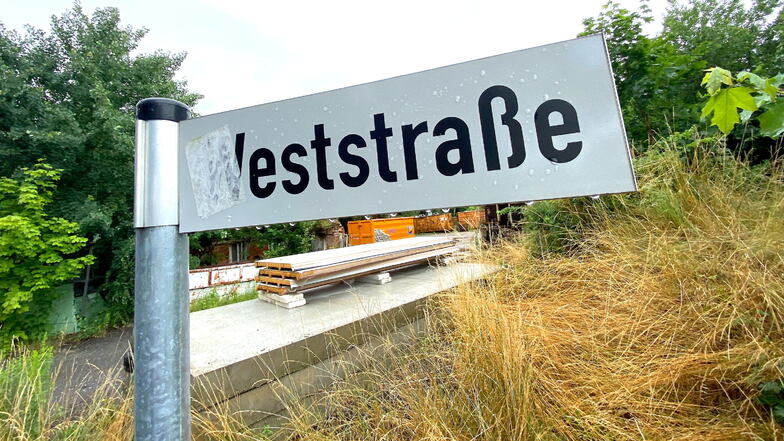 An der Weststraße in Zittau muss der alte Mischwasserkanal durch einen neuen ersetzt werden. Jetzt gibt es dafür vom Land Sachsen aber keine Fördermittel mehr. Acht Orte stehen deswegen vor einem Problem.